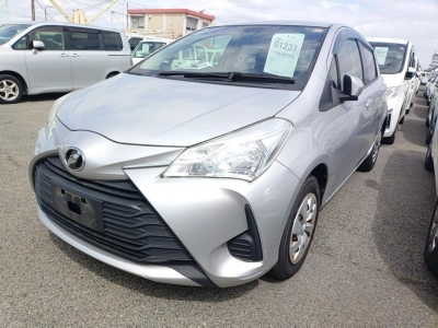 TOYOTA VITZ — фото