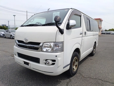 TOYOTA HIACE — фото