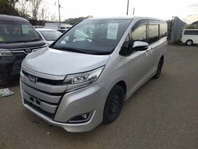 TOYOTA NOAH — фото