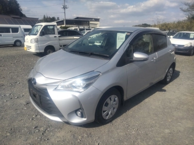 TOYOTA VITZ — фото