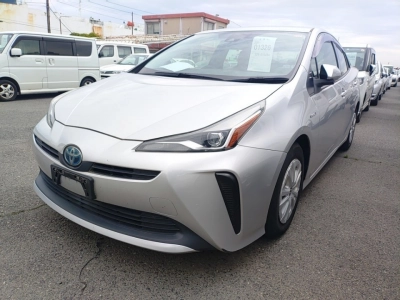 TOYOTA PRIUS — фото