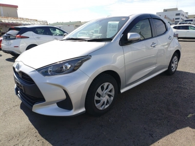 TOYOTA YARIS — фото
