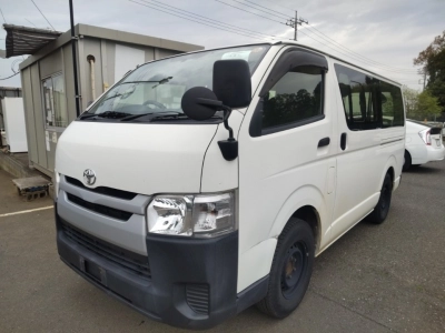 TOYOTA HIACE — фото