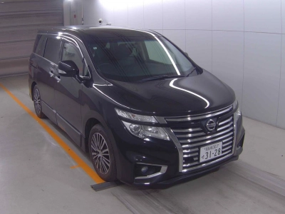 NISSAN ELGRAND — фото