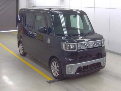 DAIHATSU WAKE — фото
