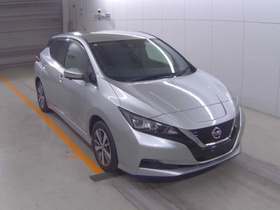 NISSAN LEAF — фото