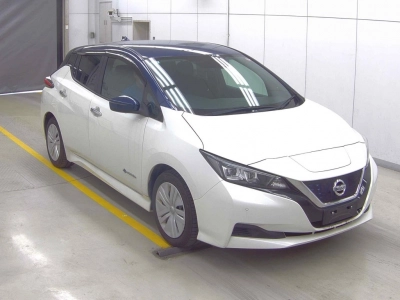 NISSAN LEAF — фото