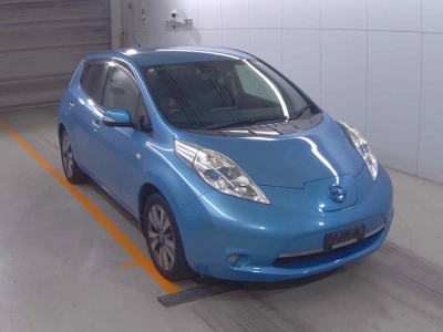 NISSAN LEAF — фото