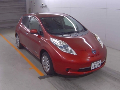 NISSAN LEAF — фото