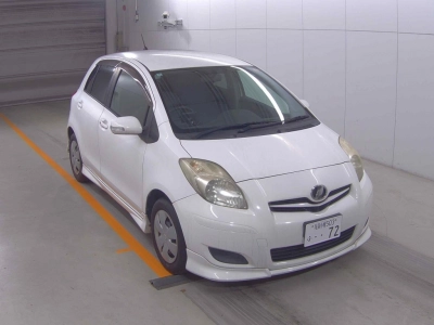 TOYOTA VITZ — фото