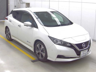 NISSAN LEAF — фото