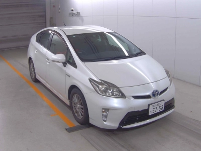 TOYOTA PRIUS — фото