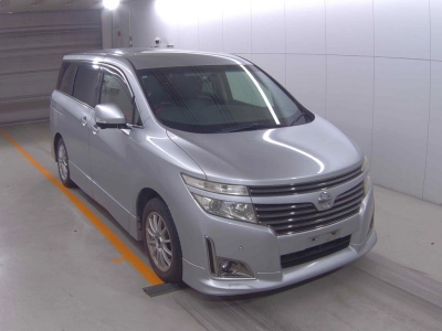 NISSAN ELGRAND — фото