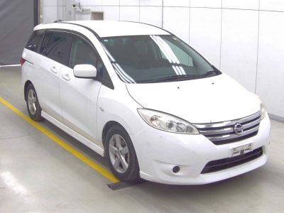 NISSAN LAFESTA — фото