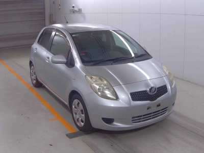 TOYOTA VITZ — фото