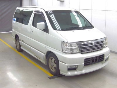 NISSAN ELGRAND — фото