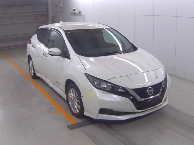 NISSAN LEAF — фото
