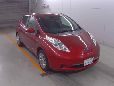 NISSAN LEAF — фото
