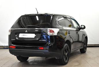 Mitsubishi Outlander, III