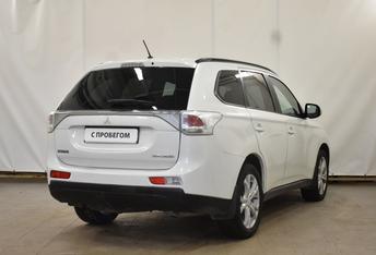 Mitsubishi Outlander, III