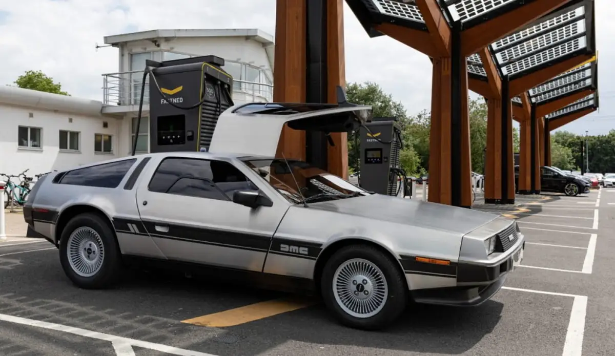 DeLorean возвращается: культовый авто теперь на электричестве!