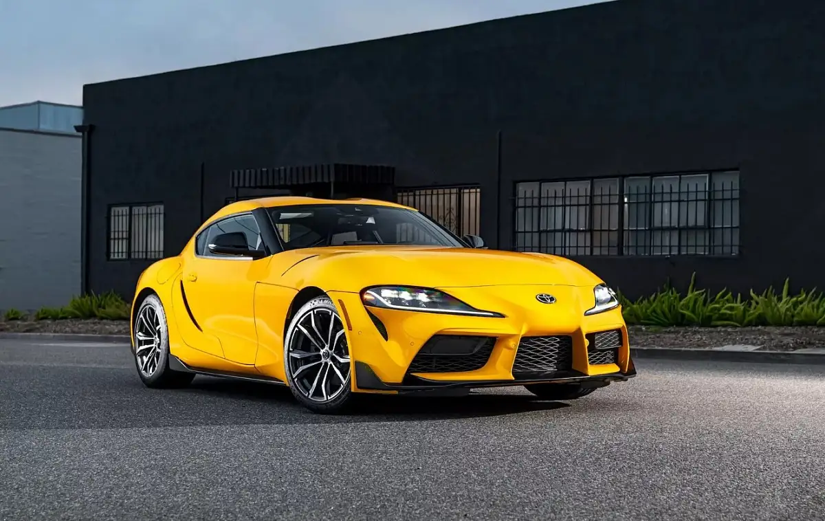 Toyota приняла решение отказаться от спорткара Supra с базовым двигателем