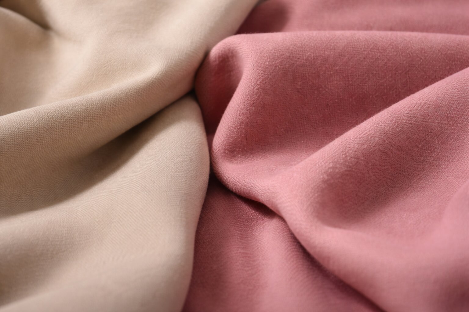 cem-otlicaetsia-gabardin-ot-trikotaza