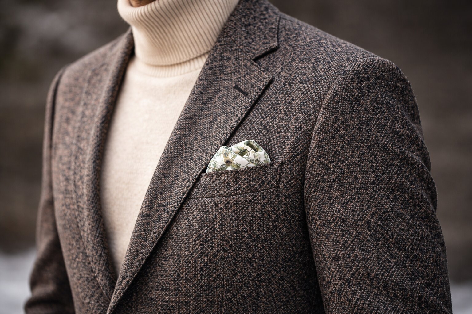 kakaia-tkan-lucse-dlia-zaketa-v-2026-godu-prakticnyi-vybor-s-ucetom-trendov