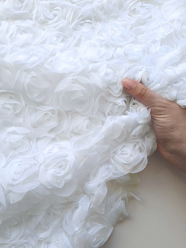 Сетка с цветами розы "Молочный"