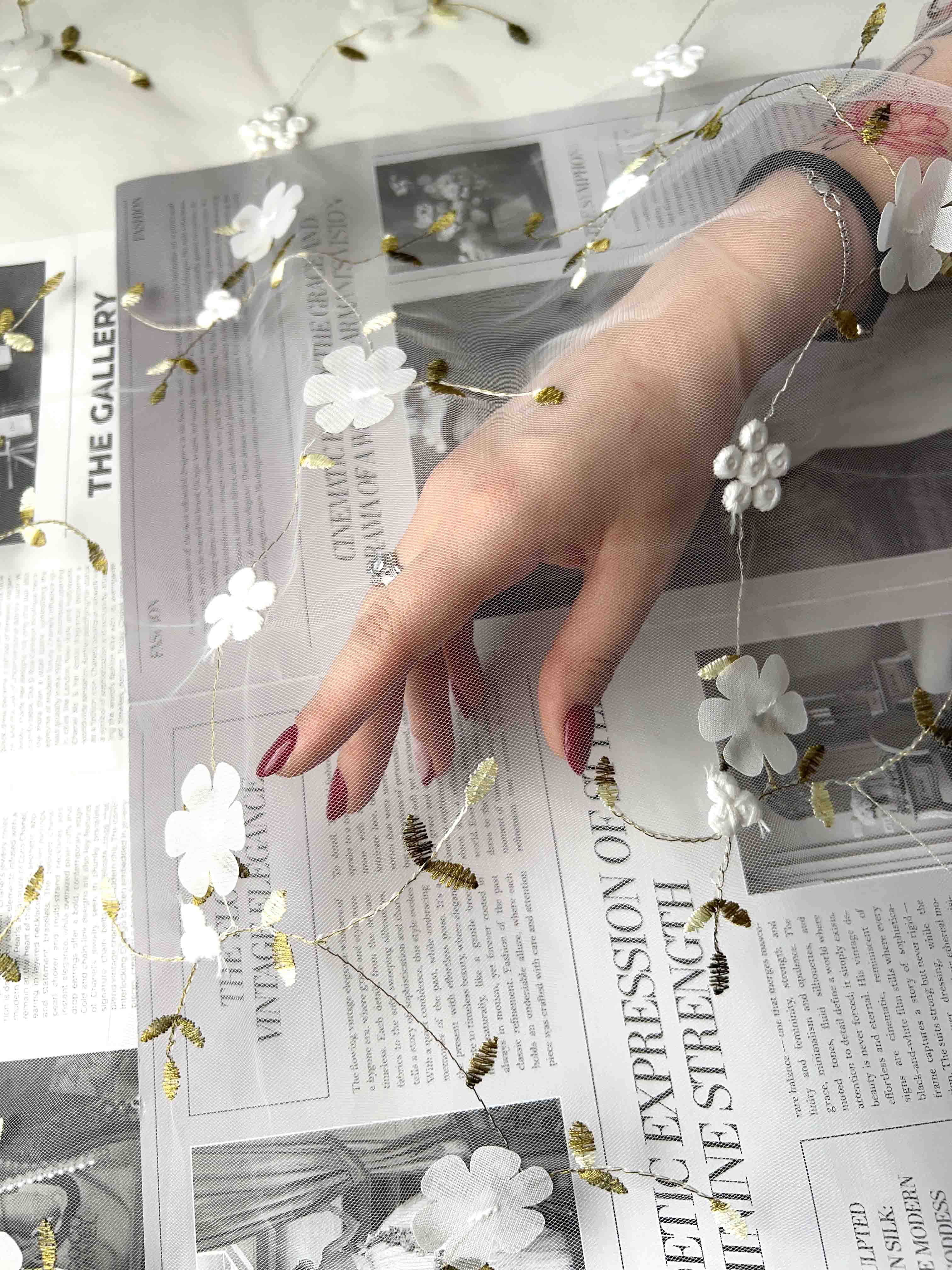 Сетка с вышивкой  и цветами "Белый"