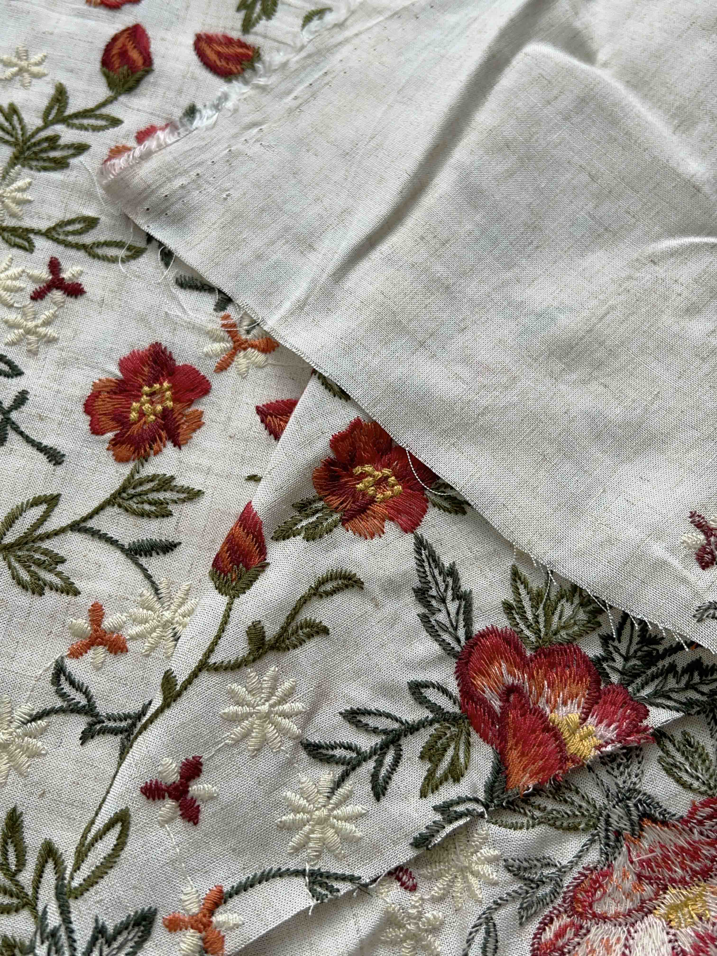 Лён с вышивкой "Красные маки"