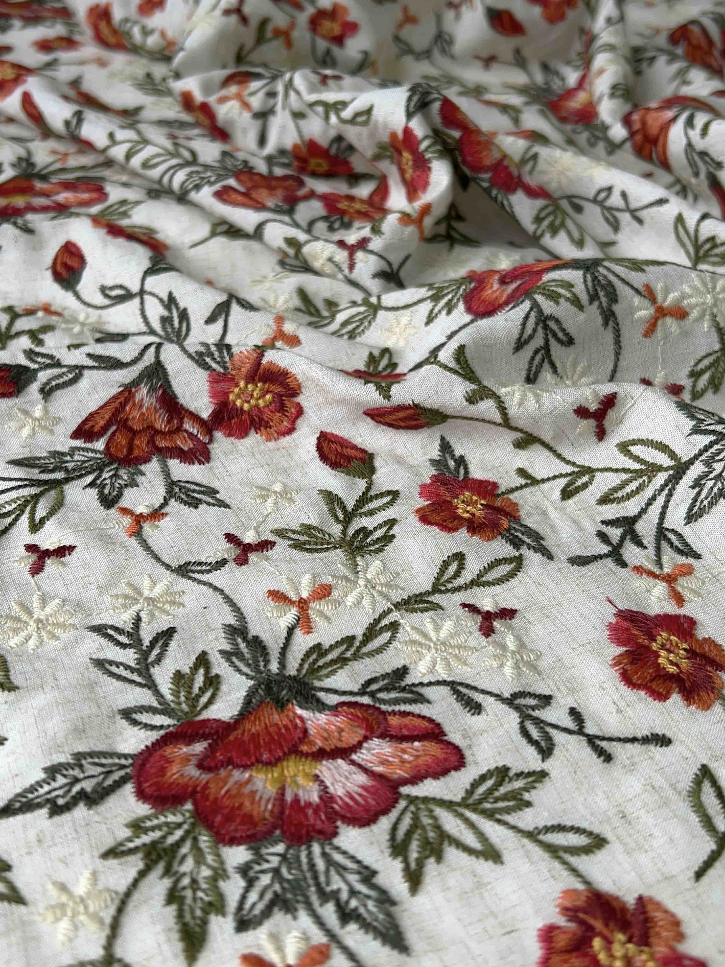 Лён с вышивкой "Красные маки"