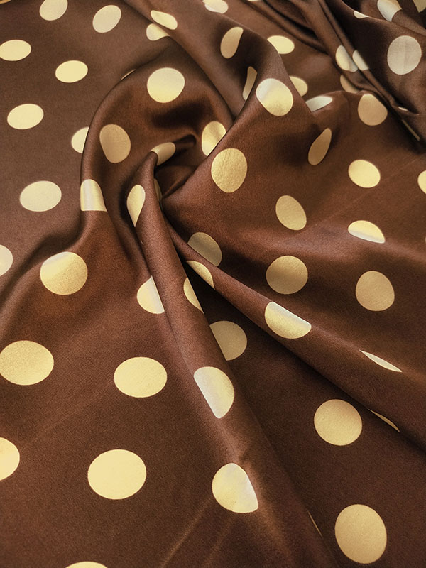 Атлас молочный шоколад в бежевый горошек кр