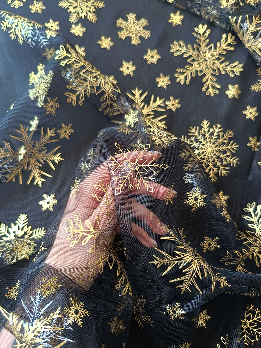 Снежинки фольга на черном еврофатине