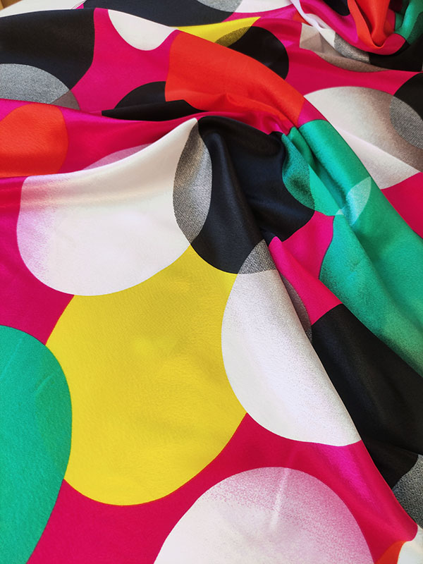 Атлас фуксия "Яркие шары"