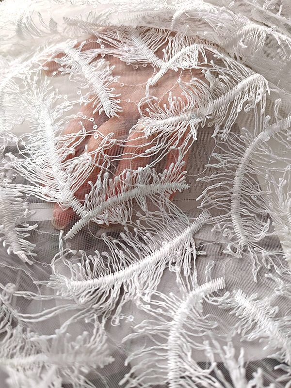 Сетка с вышивкой перья "Молочный"
