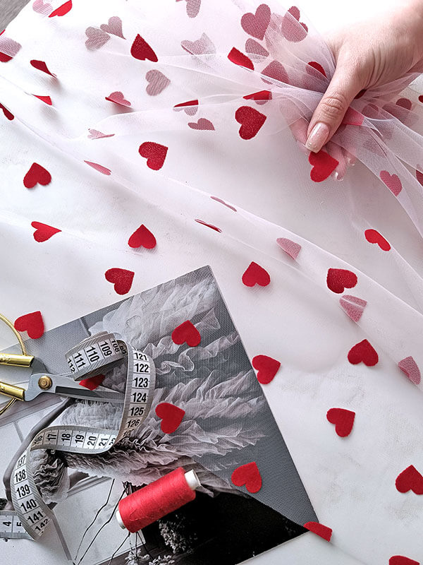 Еврофатин Luxe белый в красные сердечки