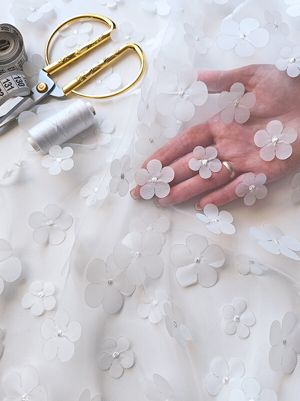 Сетка с цветами "Молочный"