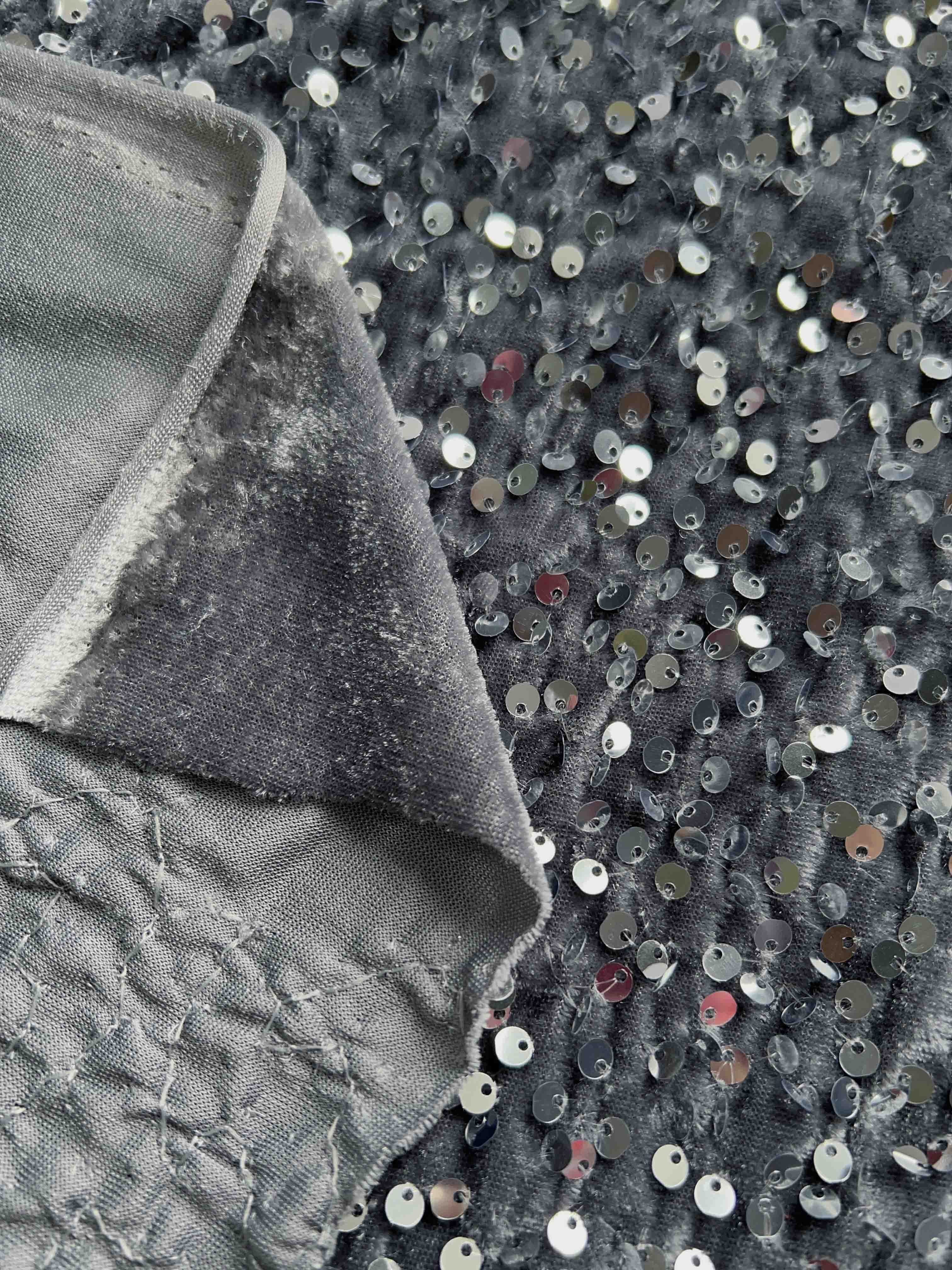Бархат гладкий "Серый" с пайетками