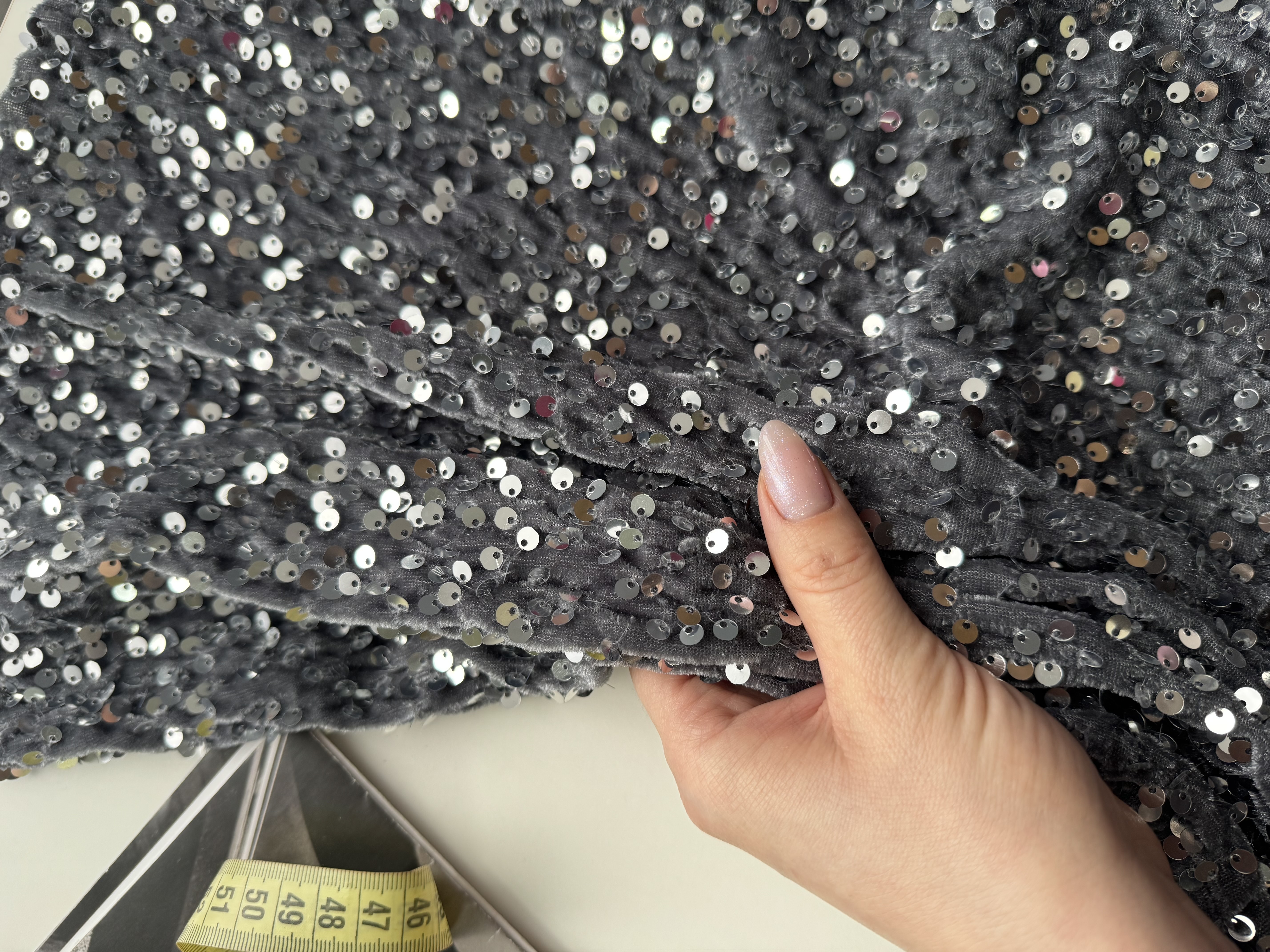 Бархат гладкий "Серый" с пайетками