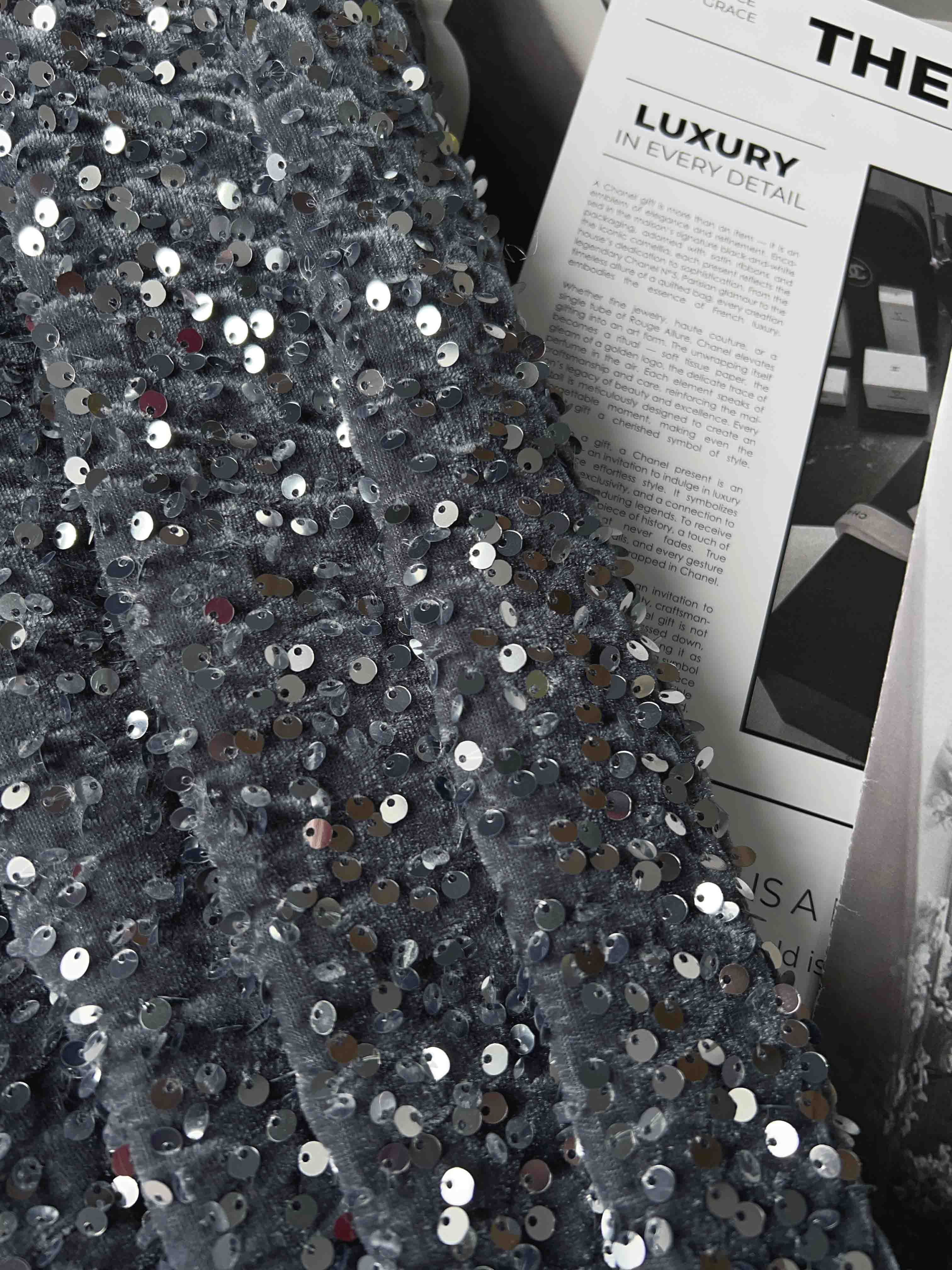 Бархат гладкий "Серый" с пайетками