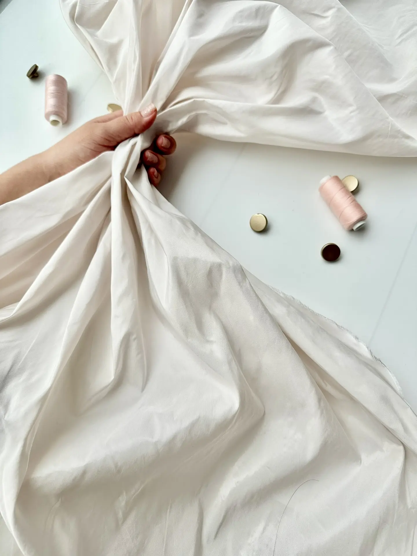 Тафта плотная "Жемчужный"