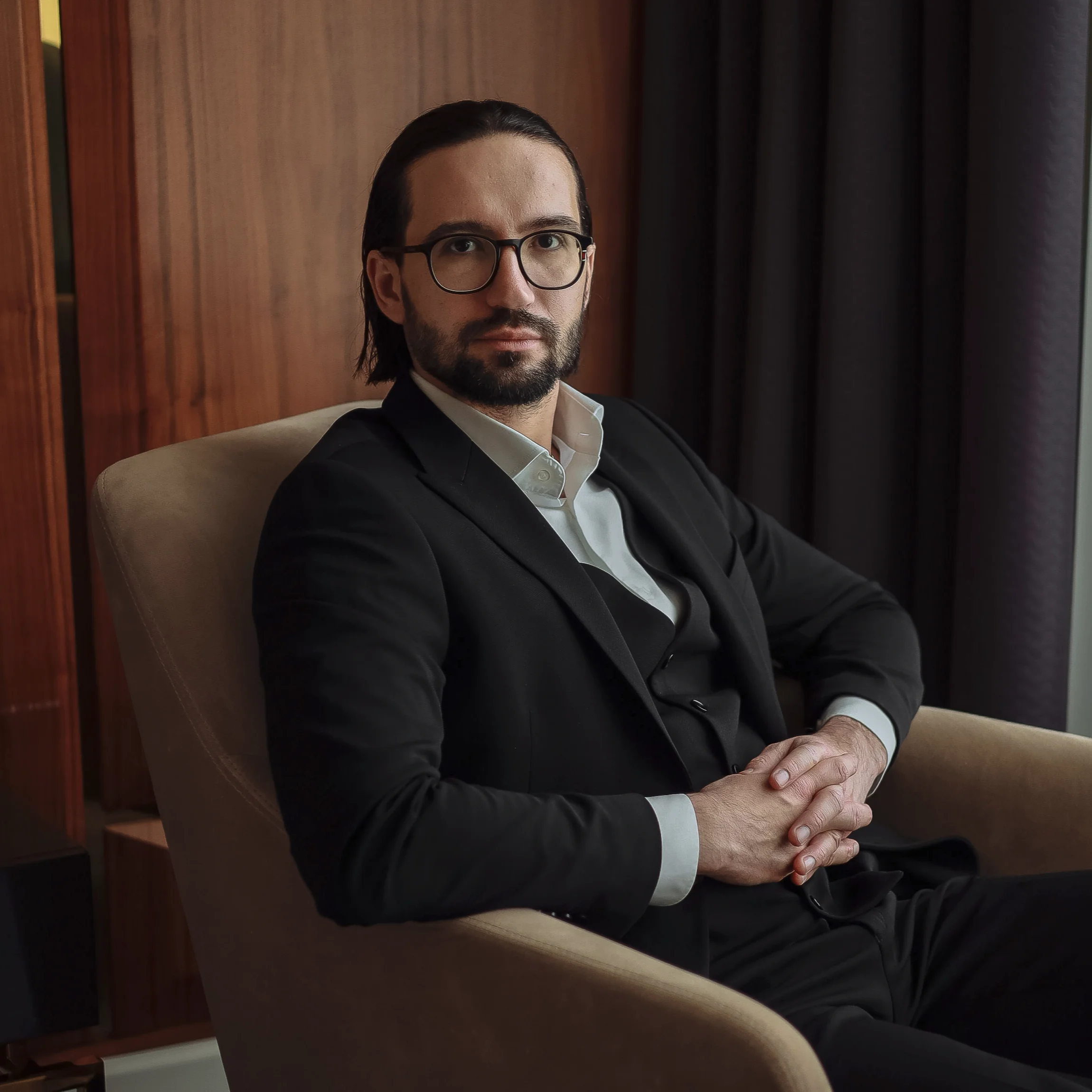 Максим Фисенко - специалист