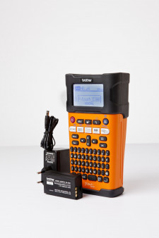 Brother PT-E300VP принтер этикеток 180 x 180 DPI TZe QWERTY