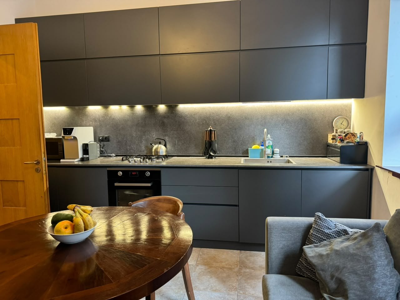 4-room apartment in central Vake, $2000/month