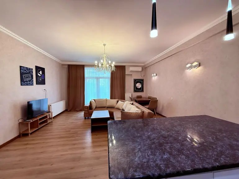 3-room apartment on Shatberashvili, Vake, $1150/month