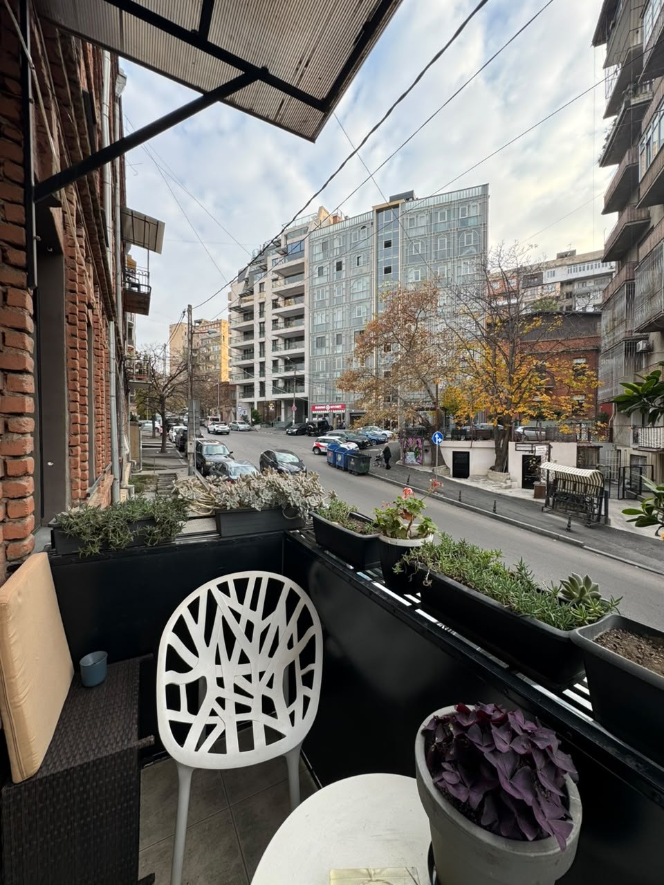 4-room apartment in central Vake, $2000/month