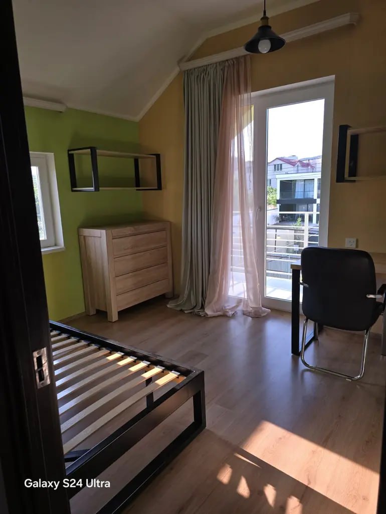 7-room house on Barona de Baya, $2000/month