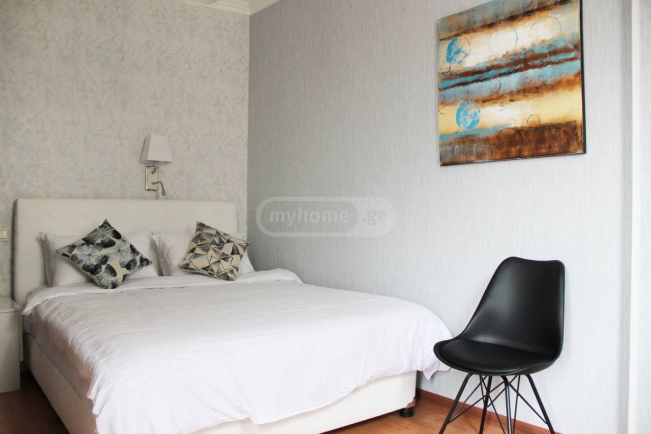 3-room apartment in Old Tbilisi, $1300/month