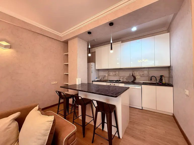 3-room apartment on Shatberashvili, Vake, $1150/month